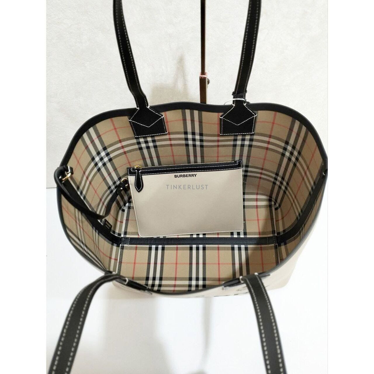 tas tote bag Burberry Reversible With Free Pouch in Beige Tote Bag Tinkerlust